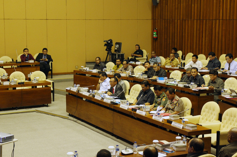 Membangun Papua Dan Papua Barat, Pakai Hati dan Kesejahteraan